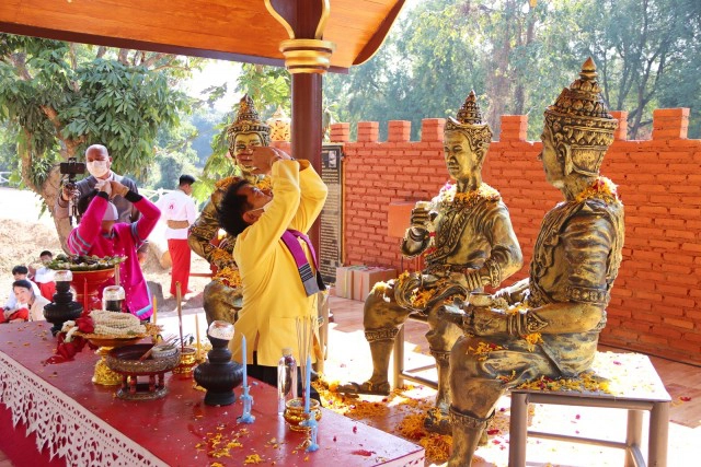 ชาวพะเยาอัญเชิญพระบรมราชานุสาวรีย์ 3 กษัตริย์