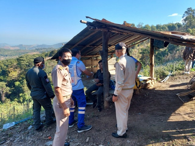 2หนุ่มขับรถตกเหวลึก-รอดตายปาฏิหาริย์