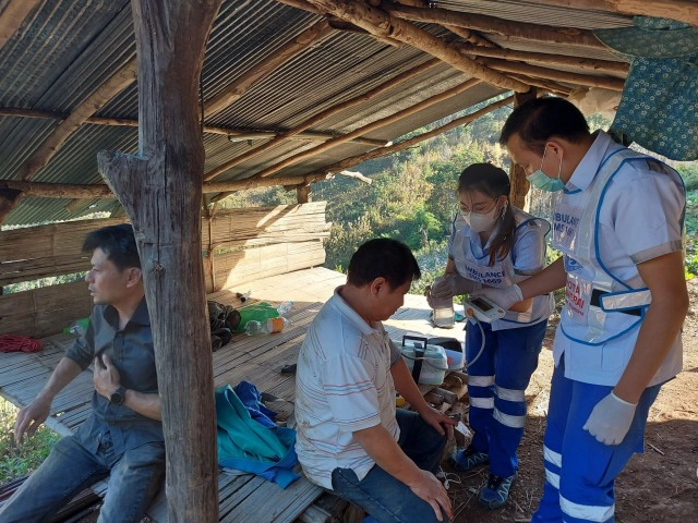 2หนุ่มขับรถตกเหวลึก-รอดตายปาฏิหาริย์