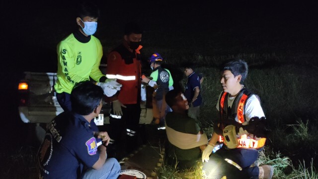 หักหลบตายายจูงมือข้ามถนนพุ่งชนเสาปูนข้างทางเชื่อเป็นวิญญาณ