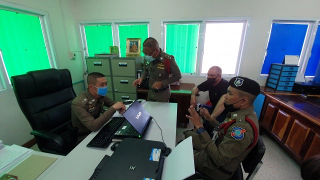 ฝรั่งตีนโหดชดใช้ค่าเสียหายเตะสาวหยิบรถเข็นผิดคัน