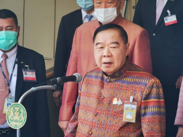 "ประวิตร" โยน "จับบ่อน" เป็นเรื่องของตำรวจ