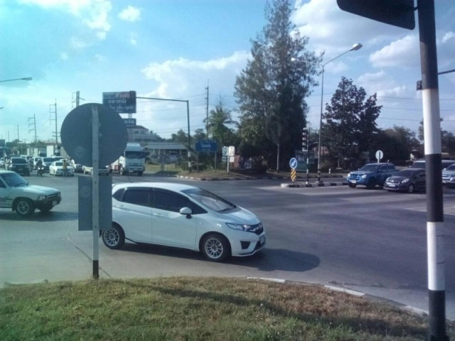 ถนนมิตรภาพเริ่มหนาแน่น สาย 24 มุ่งหน้าอุบล รถยังคล่องตัว