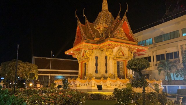 ประดับไฟสวยงามรอลูกหลานกลับบ้านปีใหม่