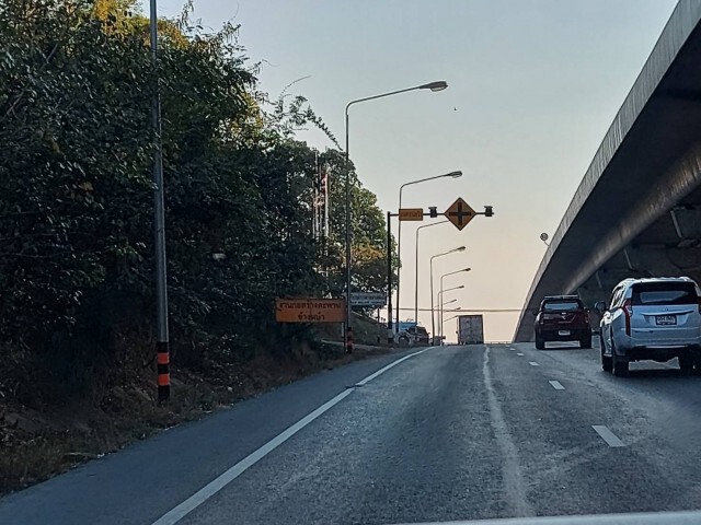 ถนนมิตรภาพรถเริ่มมาก คาดบ่ายหนาแน่น