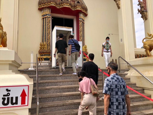 หยุดยาวไหว้หลวงพ่อพระใสขอพรปีใหม่