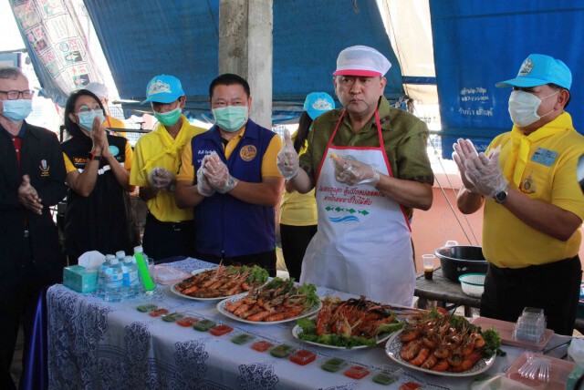 ผู้ว่าฯกินกุ้งก้ามกรามโชว์ยันปลอดโควิด
