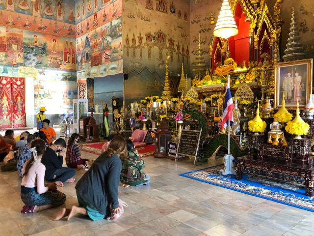 หยุดยาวไหว้หลวงพ่อพระใสขอพรปีใหม่