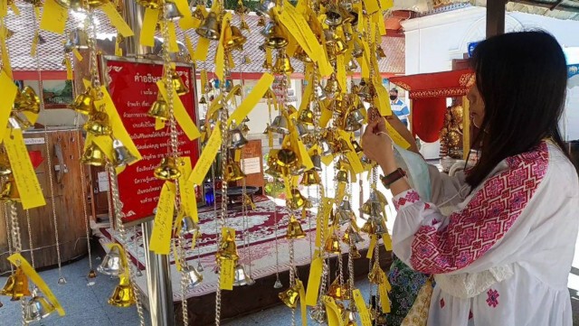 แห่กราบไหว้"พระเจ้าตนหลวง"สิริมงคลแก่ครอบครัว