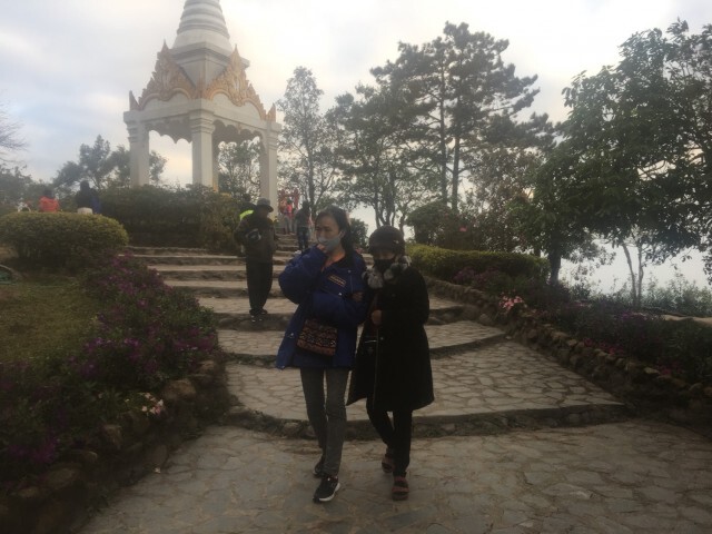 นทท.ขึ้นยอดภูเรือสัมผัสหนาว รอเคาท์ดาวน์ชมแสงแรกของปี