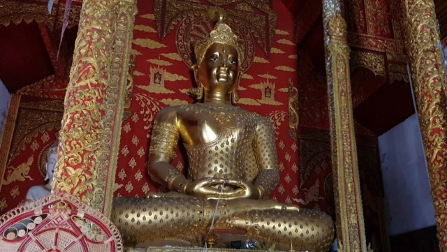 แห่กราบไหว้พระพุทธรูปทรงเครื่องใหญ่สุดในประเทศไทย