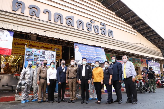 "รัฐ-เอกชน"ร่วมมือ พ่นยาฆ่าเชื้อ โควิด-19 ตลาดรังสิต