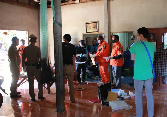 โหดส่งท้ายปีหนุ่มเมายาคลั่งหึงบีบคอเมียดับแทงเพื่อนสาหัส