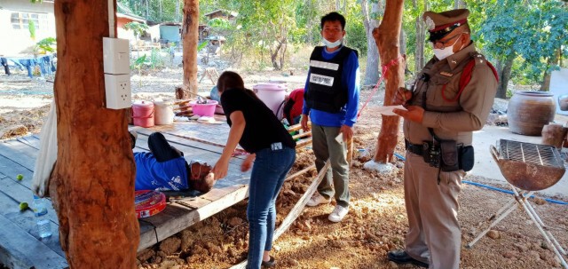 เพื่อนซี้ต่างวัยดื่มฉลองส่งท้ายปีเมาหนักคว้าขวานจามหัวสาหัส