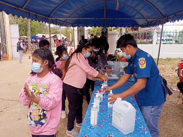 นักท่องเที่ยวแน่นวัดขอพรเสริมมงคล