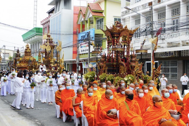 อัญเชิญพระพุทธรูปศักดิ์สิทธิ์ 9 องค์ แห่รอบเมืองเชียงราย