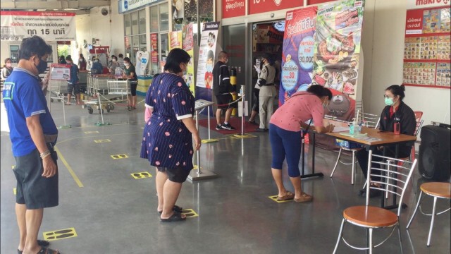 ผวาโควิด!! คนปทุมฯแห่ซื้อของตุน หลังถูกยกระดับเป็นพื้นที่ควบคุมสูงสุด