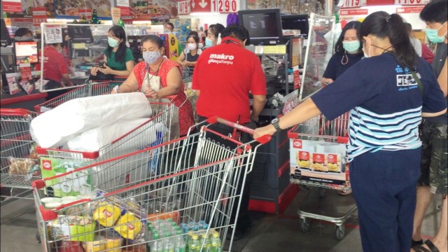 ผวาโควิด!! คนปทุมฯแห่ซื้อของตุน หลังถูกยกระดับเป็นพื้นที่ควบคุมสูงสุด