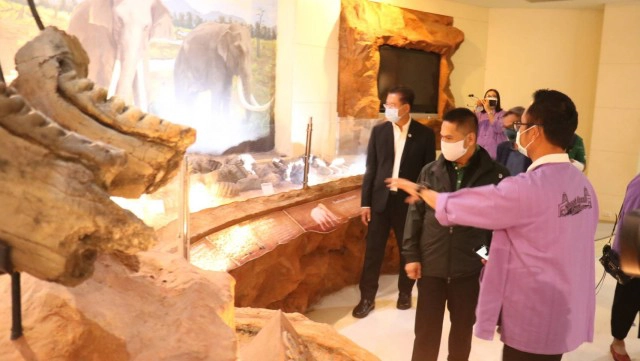 วราวุธตอกกลับวีระ"อย่าใช้แต่เขาเล่าว่า"