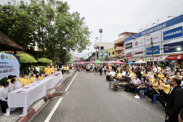 "มท.2" จับมือ ผอ.รพ.ม.อ. ย้ำกินกุ้งไทยปลอดภัยไร้โควิด