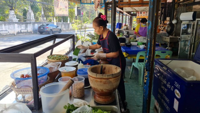 หวั่นงดนั่งกินร้านทำยอดขายไก่ย่างตก