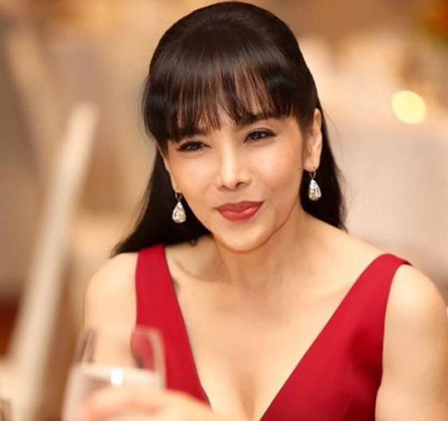 คนในวงการร่วมให้กำลังใจ "ตั๊ก มยุรา" เผยขณะที่ทุกคนฉลองปีใหม่ ตนเองกลับต้องอยู่หน้าห้องไอซียู