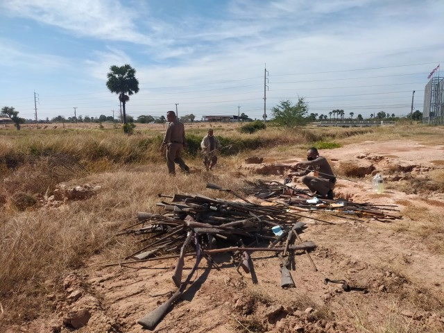 เผาปืน 37 กระบอก