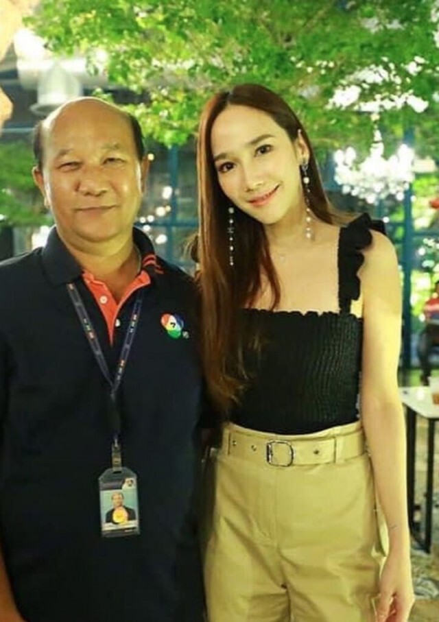 "อั้ม"มอบเงินให้"พี่ช่างภาพที่กำลังเกษียณ" เรื่องนี้..ซึ้งใจชาวเน็ต อ่านแล้วน้ำตาจะไหล