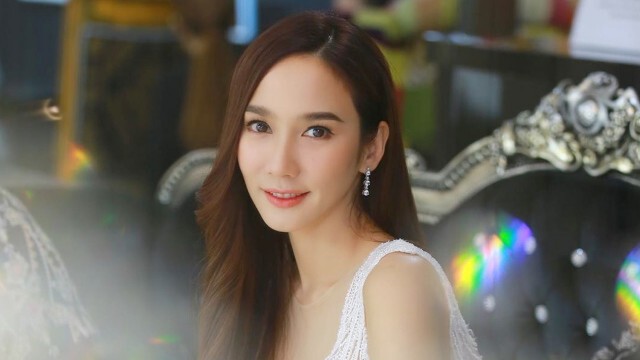 "อั้ม"มอบเงินให้"พี่ช่างภาพที่กำลังเกษียณ" เรื่องนี้..ซึ้งใจชาวเน็ต อ่านแล้วน้ำตาจะไหล