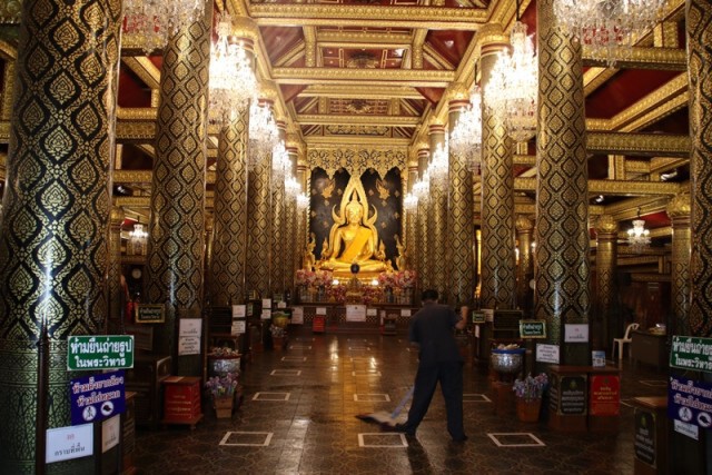 "วัดใหญ่-วัดนางพญา"ปิดทำความสะอาดฆ่าเชื้อ 1 วัน