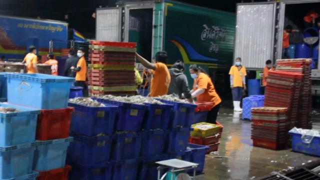 สมุทรสงครามเปิดตลาดปลาแม่กลอง วันแรกคึกคัก มาตราการคุม"โควิด"เข้มงวด