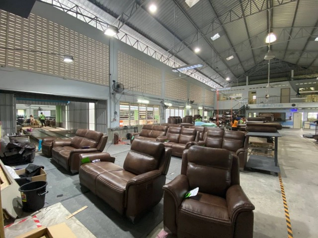 โรงงานเฟอร์นิเจอร์ยักษ์ใหญ่ขาดทุน ลอยแพคนงานร่วม 200 ชีวิต