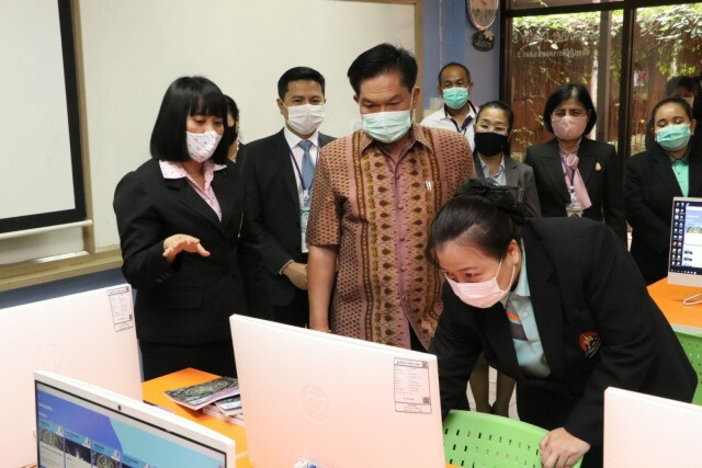 "เลขา สพฐ" ตรวจเยี่ยมรร.พญาไทสอนออนไลน์