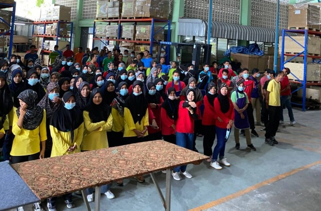 โรงงานเฟอร์นิเจอร์ยักษ์ใหญ่ขาดทุน ลอยแพคนงานร่วม 200 ชีวิต