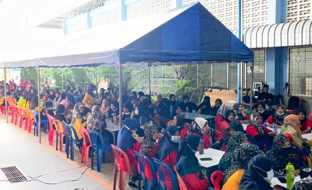 โรงงานเฟอร์นิเจอร์ยักษ์ใหญ่ขาดทุน ลอยแพคนงานร่วม 200 ชีวิต