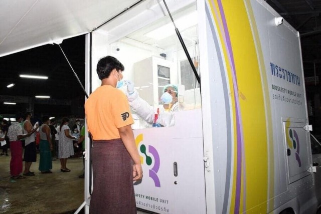 ‘ในหลวง-พระราชินี’ โปรดเกล้าฯ ให้สร้างรถชีวนิรภัยเพิ่มเติม รับมือโควิด-19 ระลอกใหม่