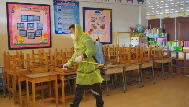 รร.พิษณุโลกเร่งทำความสะอาดป้องกันโควิด-19
