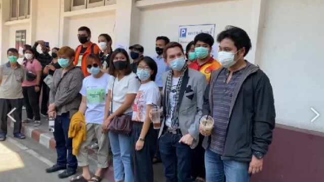 "มายด์ ภัสราวลี" พร้อมแกนนำม็อบหน้าสถานทูตฯพบพงส.ทุ่งมหาเมฆ นัดรายงานตัวต่ออัยการ