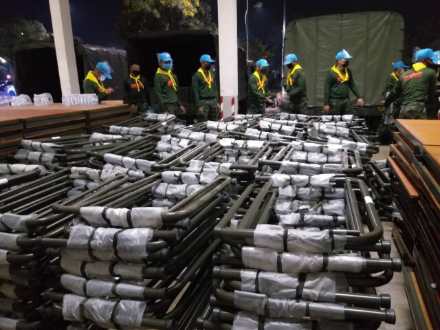 "กองทัพบก" ส่งเตียงสนามพร้อมเครื่องนอน 2,000 ชุด จ.สมุทรสาคร