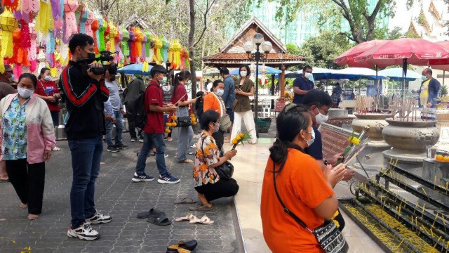 พ่อเพลงโคราชเตรียมขายข้าวหมากหลังรายได้ลดฮวบ