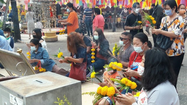 พ่อเพลงโคราชเตรียมขายข้าวหมากหลังรายได้ลดฮวบ
