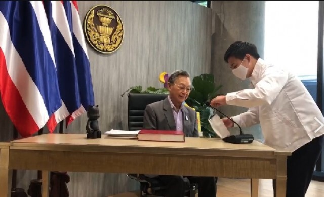 สภาฯจัดวันเด็กนิวนอร์มอล เปิดส.ส.รุ่นจิ๋วประชุมออนไลน์กับ "ลุงชวน"