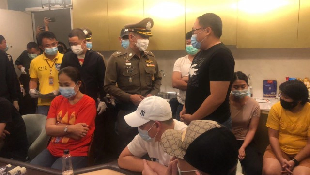 ทลายบ่อนต่างชาติ ในคอนโดฯย่านจอมเทียน เย้ยคำสั่งควบคุม"โควิด"ระบาด