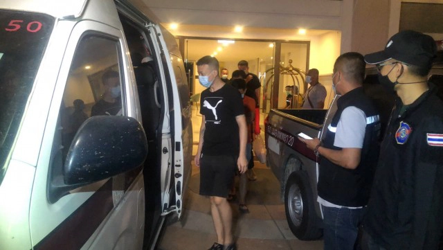 ทลายบ่อนต่างชาติ ในคอนโดฯย่านจอมเทียน เย้ยคำสั่งควบคุม"โควิด"ระบาด