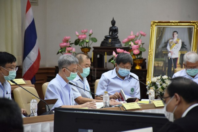 คกก.โรคติดต่อ เคาะแล้ว!! 4 กลุ่มแรกฉีดวัคซีนโควิด-19 เริ่มพื้นที่ควบคุมสูงสุดและเข้มงวด