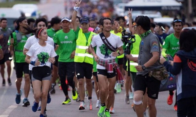 "วีรพร นักเขียนซีไรต์" โพสต์กัด "ตูน บอดี้สแลม" เรื่องวิ่งระดมทุนยังโปร่งใสน้อยกว่า "พิมรี่พาย"
