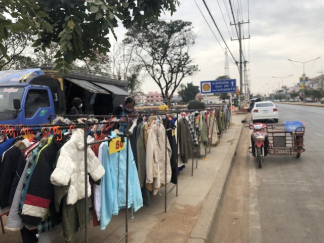 อากาศหนาวเย็นวันแรก เสื้อกันหนาวมือสองขายดี