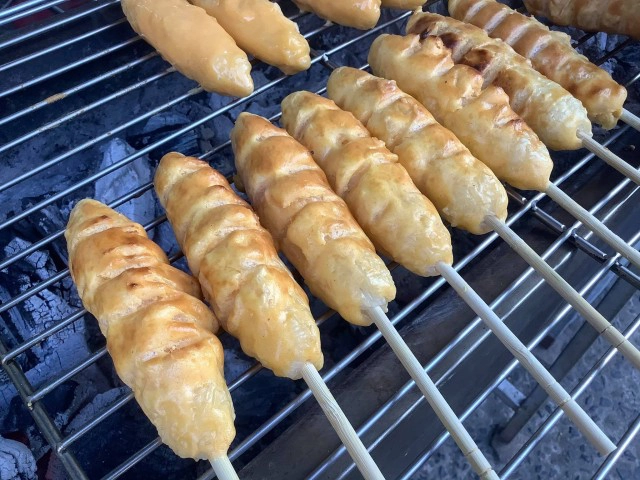 อากาศหนาวข้าวจี่ขายดีวันละ600ไม้ ถึงขั้นแจกบัตรคิว