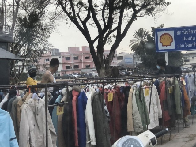 อากาศหนาวเย็นวันแรก เสื้อกันหนาวมือสองขายดี