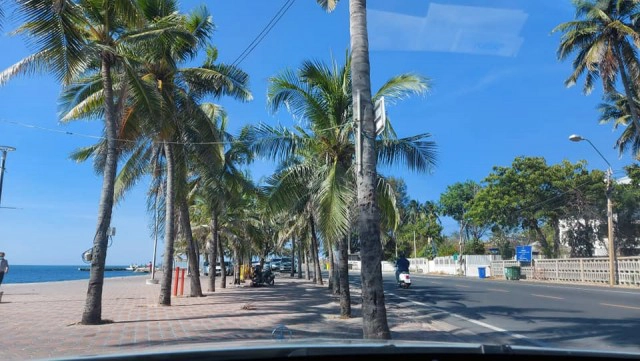 ส่องความสวยงาม "หาดบางแสน" ในวันไร้นักท่องเที่ยว หลังชลบุรีถูกยกระดับเป็นสีน้ำตาลเข้ม